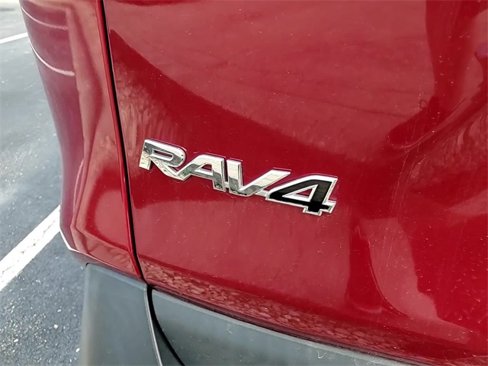 Used 2021 Toyota RAV4 XLE image 6