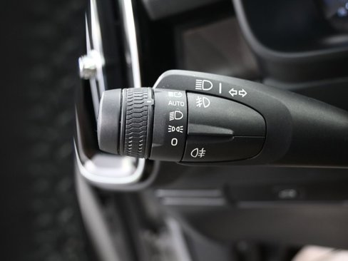 Certified 2023 Volvo XC40 Recharge Ultimate image 16