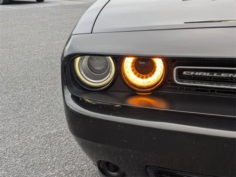 Used 2019 Dodge Challenger SXT image 10