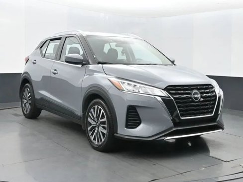 Used 2023 Nissan Kicks SV image 2