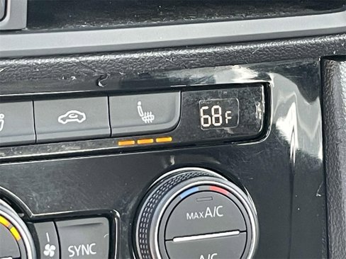 Certified 2019 Volkswagen Jetta SEL w/ Cold Weather Package image 26