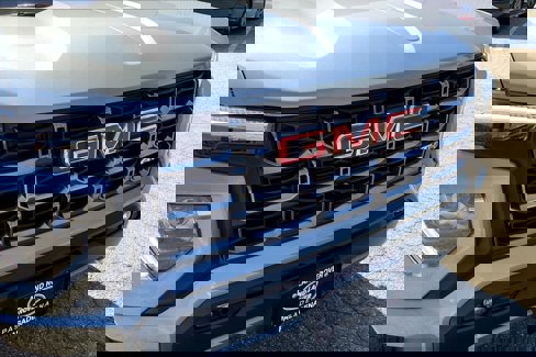 Used 2024 GMC Canyon AT4 w/ Canyon Safety Plus Package image 30