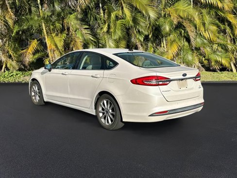 Used 2017 Ford Fusion SE w/ Fusion SE Technology Package image 7