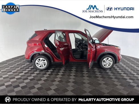 Used 2024 Hyundai Venue SE image 16
