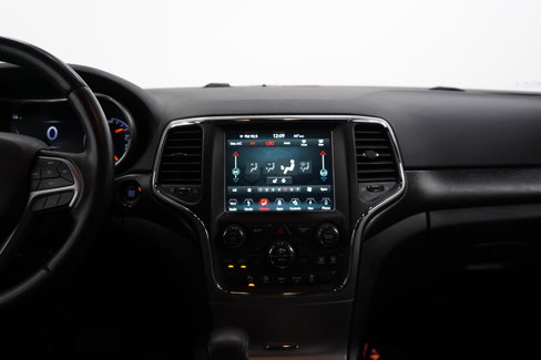 Used 2018 Jeep Grand Cherokee Altitude image 14