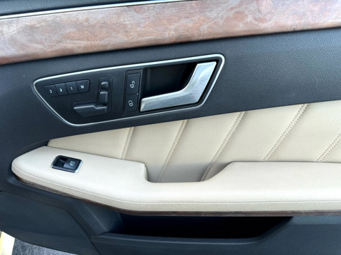 Used 2012 Mercedes-Benz E 350 Luxury image 29