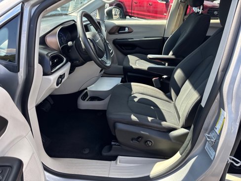 Used 2017 Chrysler Pacifica LX image 12