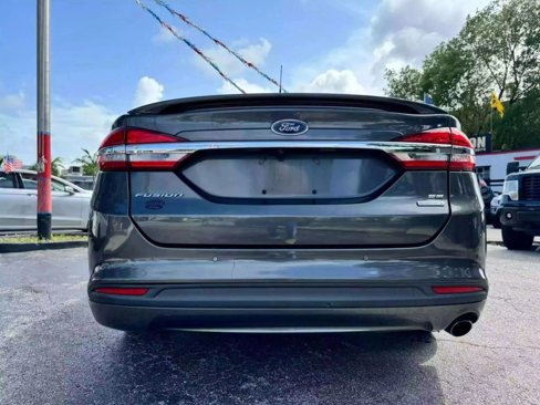 Used 2017 Ford Fusion SE w/ Fusion SE Technology Package image 11