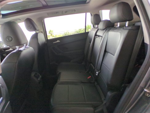 Used 2019 Volkswagen Tiguan SE w/ Panoramic Sunroof Package image 14