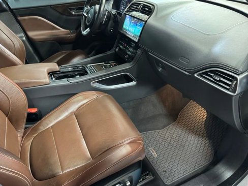 Used 2019 Jaguar F-PACE S image 33
