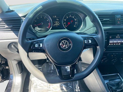 Used 2016 Volkswagen Jetta S image 11