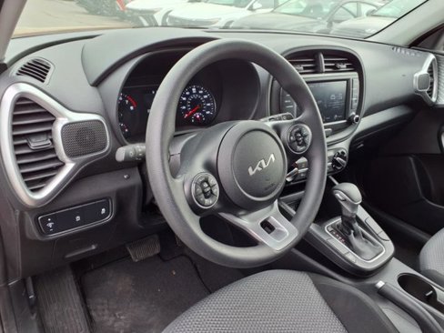 Used 2022 Kia Soul LX image 19