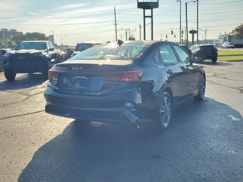 Used 2023 Kia Forte LXS image 2