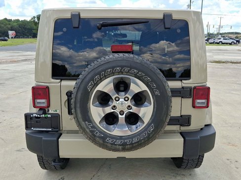 Used 2017 Jeep Wrangler Sahara w/ Connectivity Group image 9