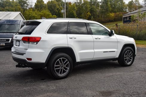 Used 2019 Jeep Grand Cherokee Laredo w/ 18" Wheel & 8.4" Radio Group image 3
