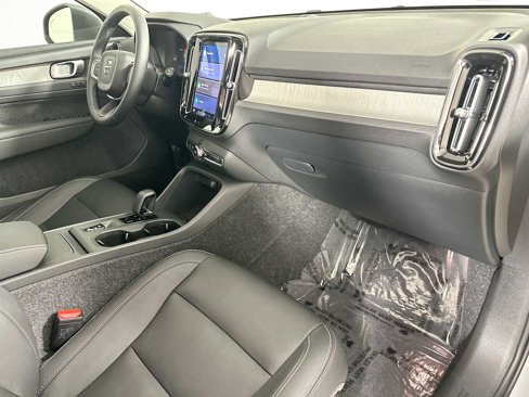 Used 2025 Volvo XC40 B5 Core w/ Protection Package Premier image 28