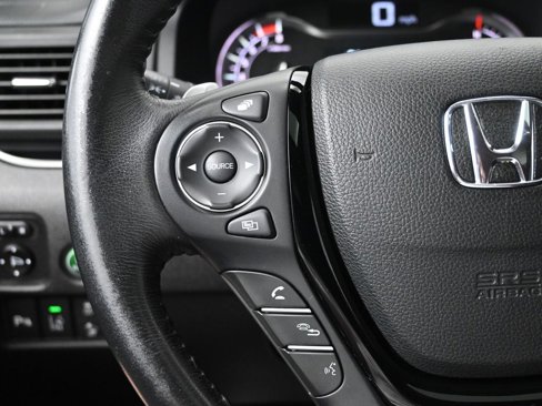 Used 2018 Honda Pilot Touring image 15