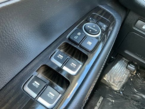 Used 2019 Kia Sorento LX image 26