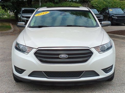 Used 2019 Ford Taurus Limited image 8
