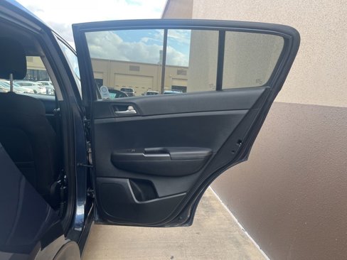 Used 2020 Kia Sportage LX image 18