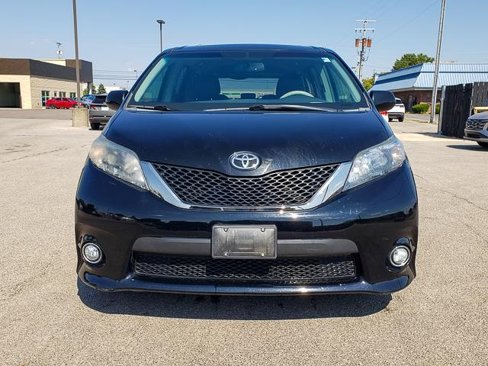 Used 2014 Toyota Sienna SE image 2