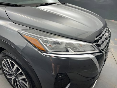 Used 2022 Nissan Kicks SV image 16