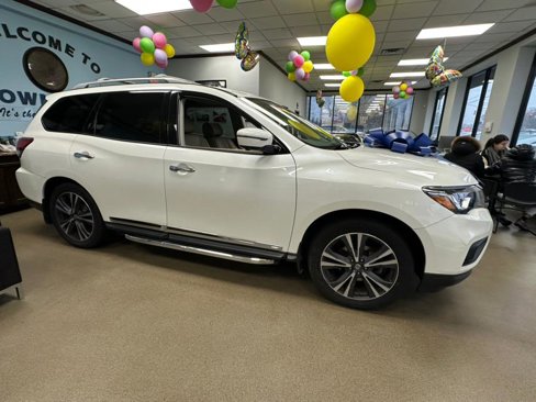 Used 2018 Nissan Pathfinder Platinum image 10