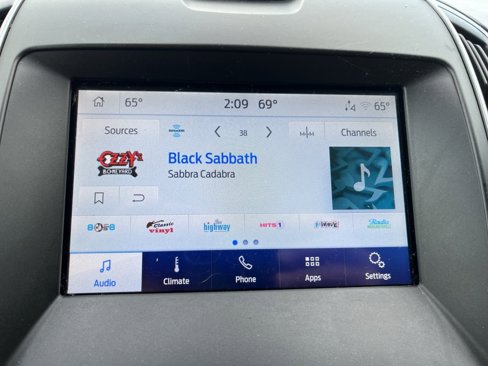 Certified 2020 Ford Edge SE image 18