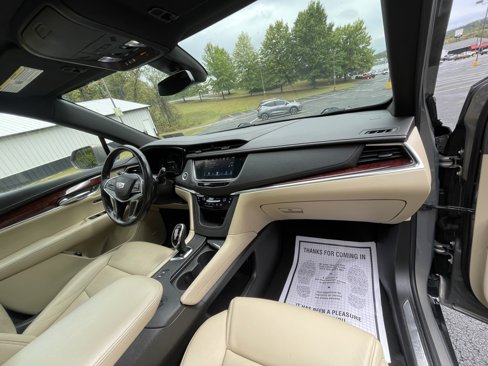 Used 2019 Cadillac XT5 Premium Luxury w/ Driver Assist Package image 10