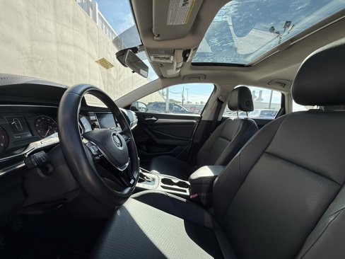 Used 2020 Volkswagen Jetta SE image 5