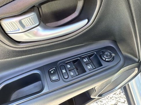 Used 2018 Jeep Renegade Limited w/ UConnect 8.4 Nav Group image 24