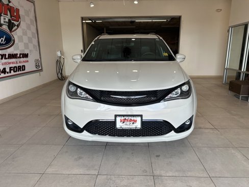 Used 2020 Chrysler Pacifica Limited image 3
