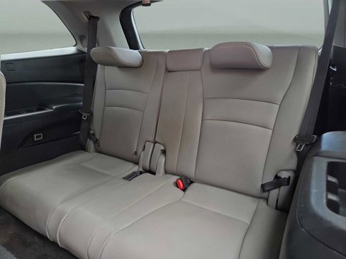 Used 2020 Honda Pilot Touring image 13