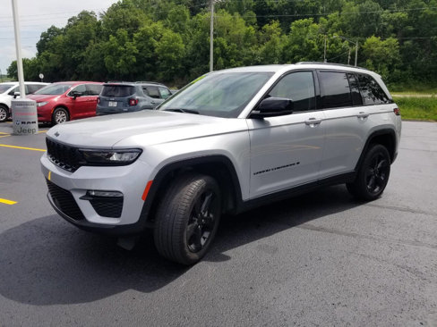 Certified 2023 Jeep Grand Cherokee Limited w/ Black Appearance Package image 3