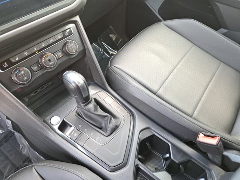 Certified 2020 Volkswagen Tiguan SE image 24