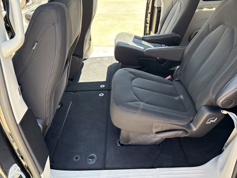 Used 2023 Chrysler Voyager LX image 26