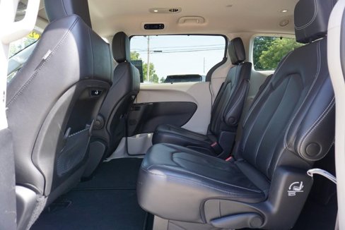 Used 2022 Chrysler Pacifica Touring-L image 24