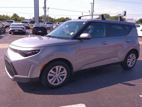 Used 2023 Kia Soul LX image 11