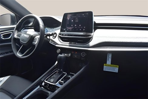 New 2025 Jeep Compass Latitude image 18