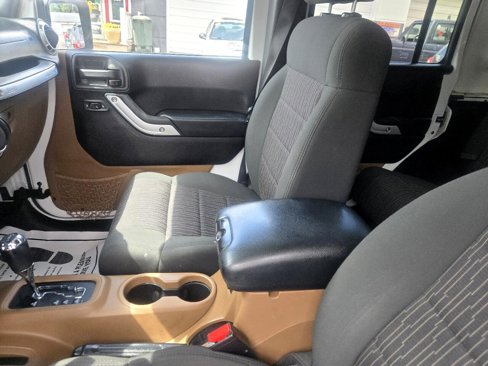 Used 2012 Jeep Wrangler Unlimited Rubicon w/ Connectivity Group image 47