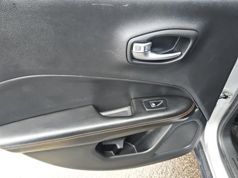Used 2019 Jeep Compass Limited image 12