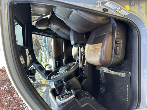 Used 2020 Toyota Tacoma Limited image 17