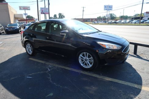 Used 2017 Ford Focus SE image 2