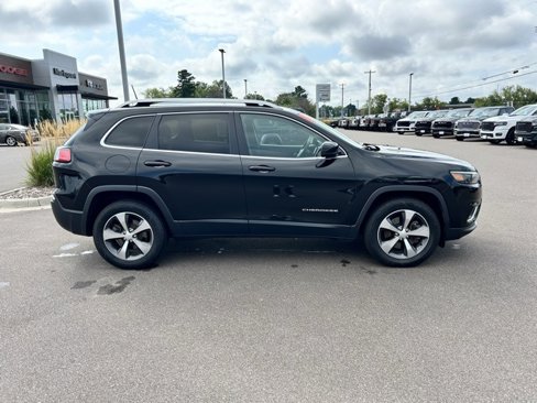 Used 2019 Jeep Cherokee Limited image 2