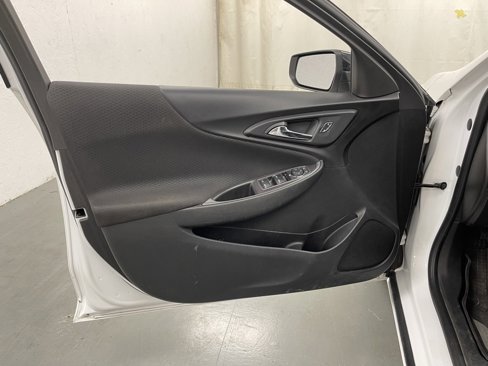Used 2018 Chevrolet Malibu LS image 16