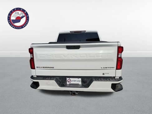 Used 2020 Chevrolet Silverado 1500 Custom w/ Custom Value Package image 19