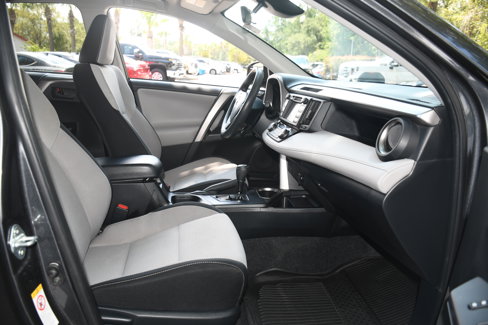 Used 2018 Toyota RAV4 LE image 19