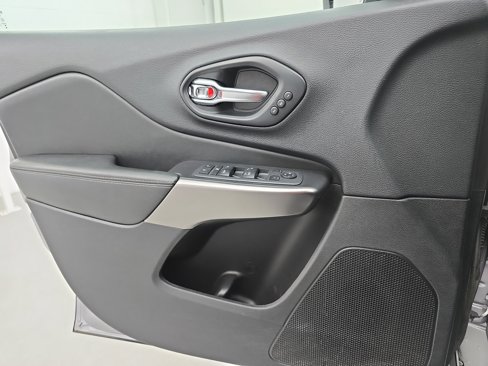 Used 2020 Jeep Cherokee Limited image 26