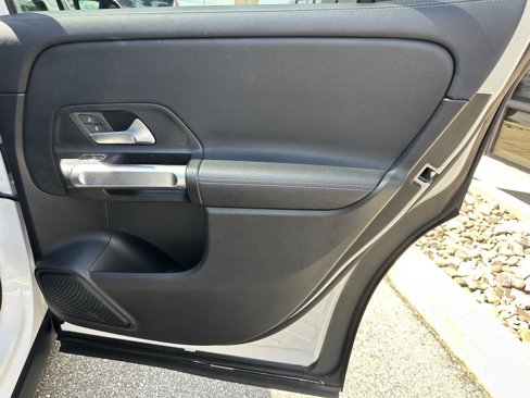 Used 2021 Mercedes-Benz GLB 250 4MATIC image 21