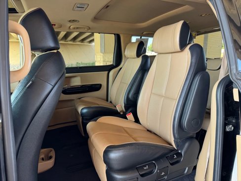 Used 2016 Kia Sedona SX Limited image 18